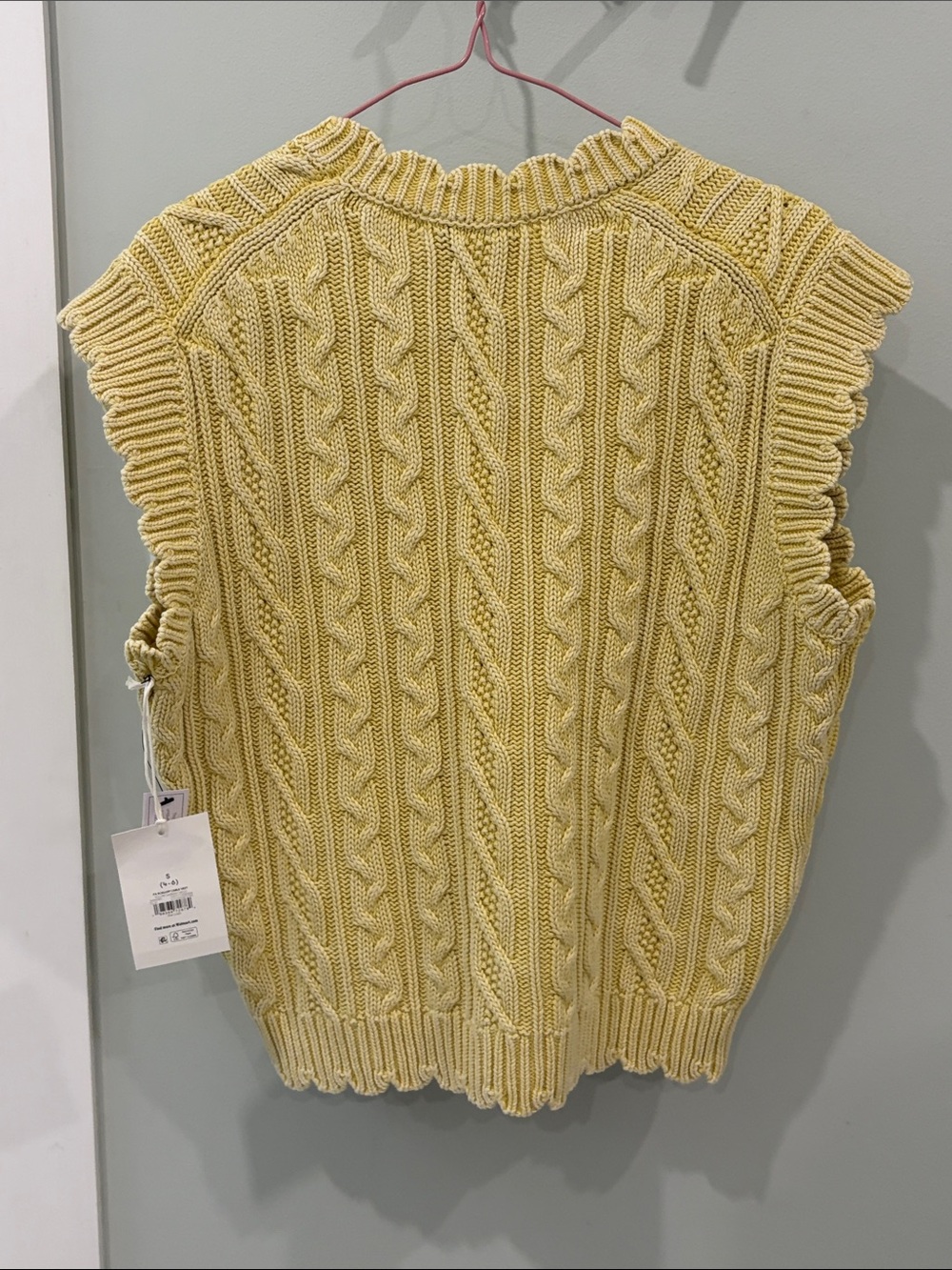 NWT Cable Knit Sleeveless Sweater Butter Yellow women’s Small Free Assembly - Picture 11 of 12